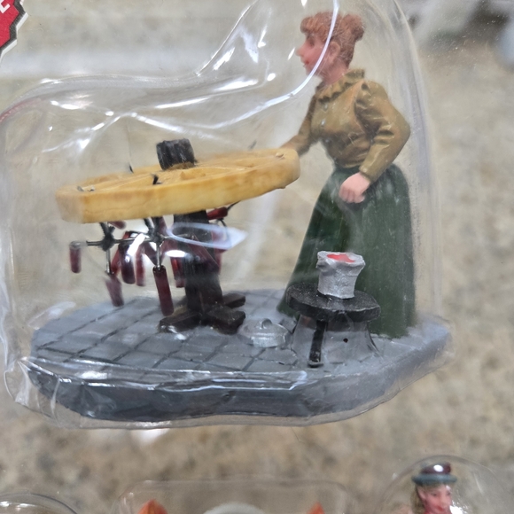 Lemax Candle Dipping Fun Christmas Village Figurine Set of 4 NEW - Picture 4 of 10